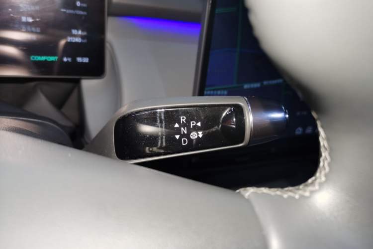 Used XPeng P7+ 2024 Long-Range Max Gear Lever