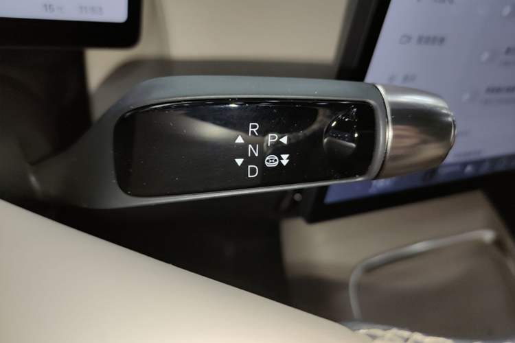 Used XPeng P7+ 2024 Long-Range Max Gear Lever