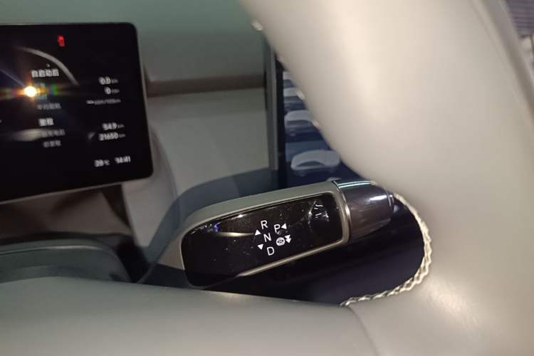 Used XPeng P7+ 2024 Long-Range Max Gear Lever