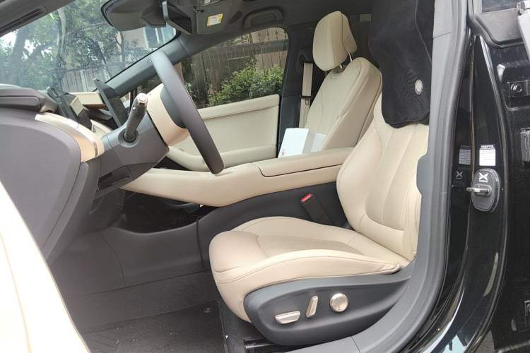 Used XPeng P7+ 2024 Long-Range Max Left Front Seat