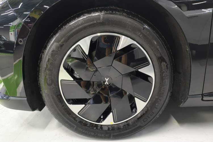 Used XPeng P7+ 2024 Ultra-Long Range Max Left Front Wheel Hub