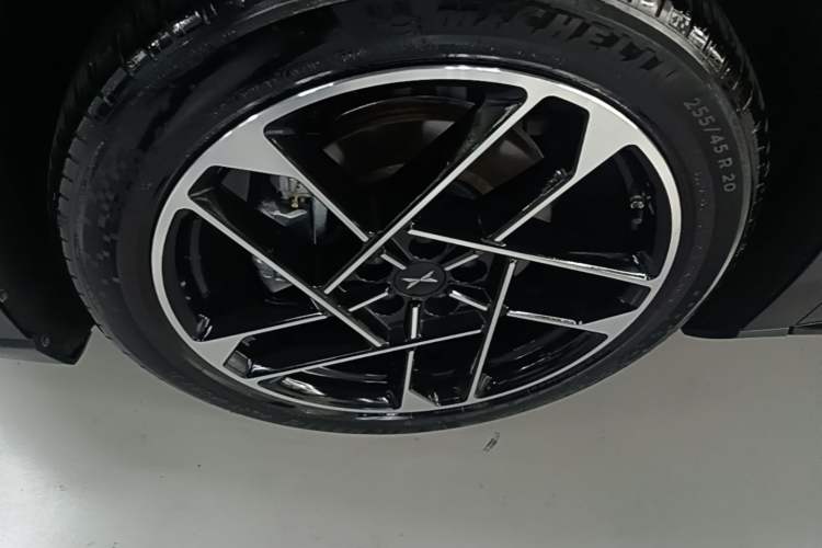 Used XPeng P7+ 2024 Long-Range Max Left Front Wheel Hub