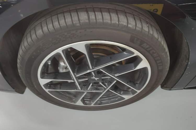 Used XPeng P7+ 2024 Long-Range Max Left Front Wheel Hub