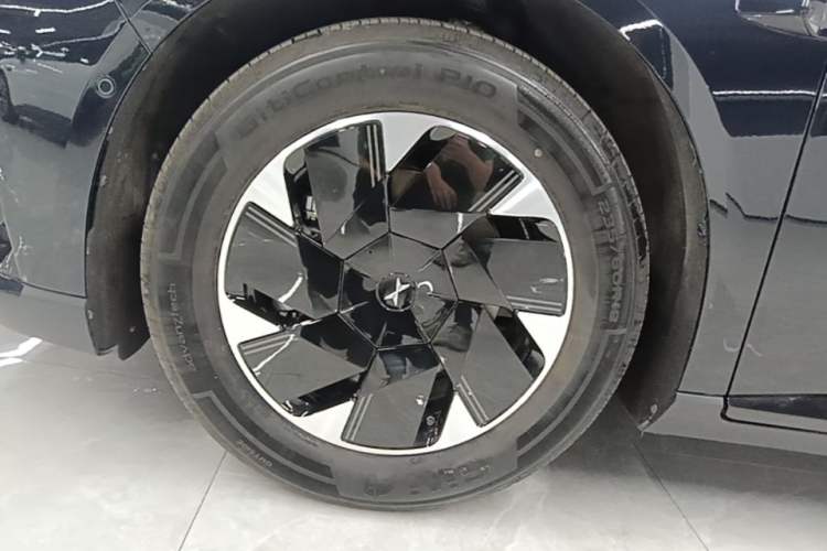 Used XPeng P7+ 2024 Long-Range Max Left Front Wheel Hub