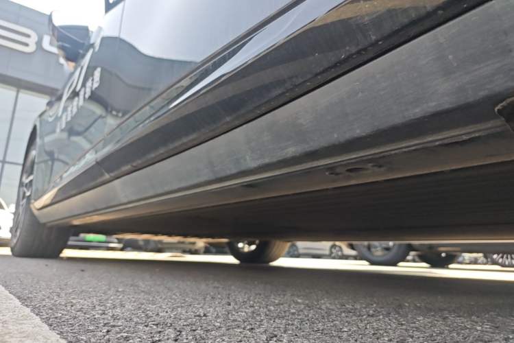Used XPeng P7+ 2024 Long-Range Max Left Side Sill
