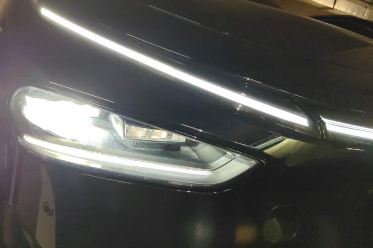 Used XPeng P7+ 2024 Long-Range Max Right Front Headlight