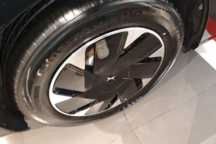 Used XPeng P7+ 2024 Long-Range Max Right Rear Wheel Hub