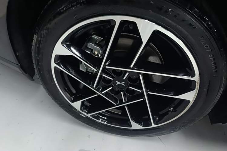 Used XPeng P7+ 2024 Long-Range Max Right Rear Wheel Hub