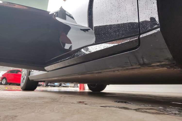Used XPeng P7+ 2024 Long-Range Max Right Side Sill