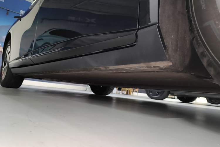 Used XPeng P7+ 2024 Ultra-Long Range Max Right Side Sill