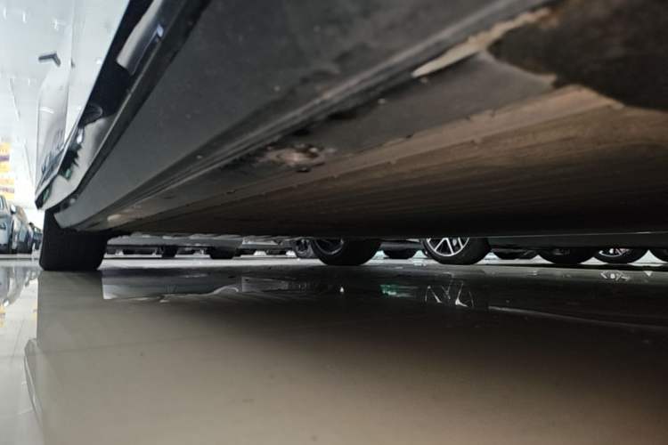 Used XPeng P7+ 2024 Long-Range Max Right Side Sill