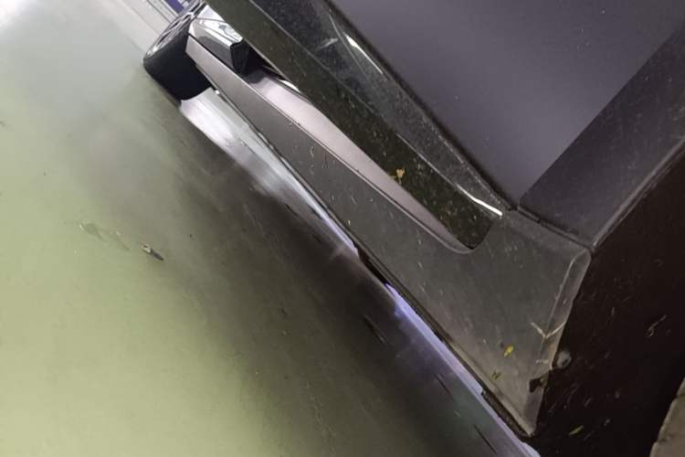 Used XPeng P7+ 2024 Long-Range Max Right Side Sill