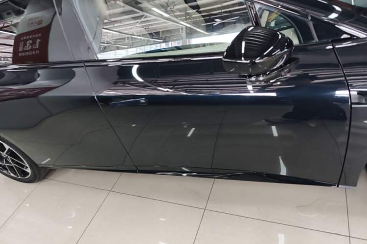 Used XPeng P7+ 2024 Long-Range Max Right Side Sill