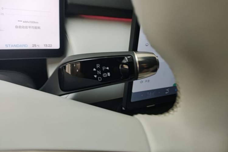 Used XPeng P7+ 2024 Long-Range Max Gear Lever