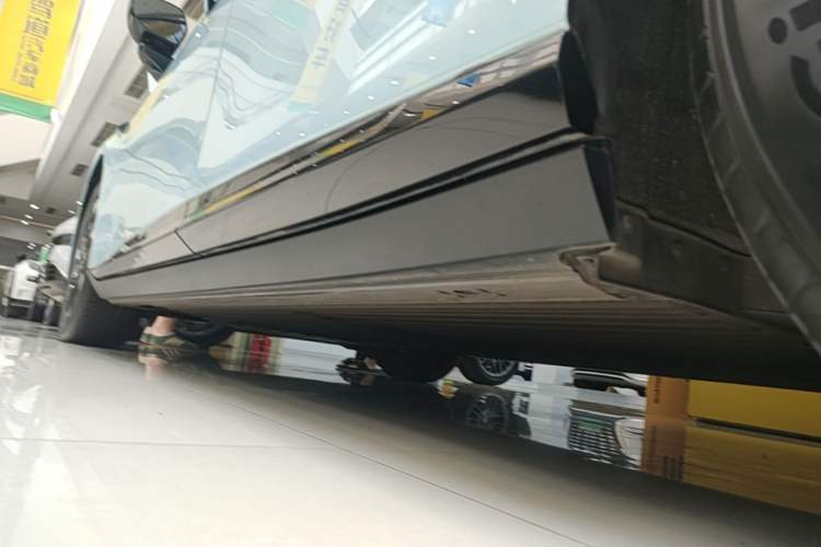 Used XPeng P7+ 2024 Long-Range Max Left Side Sill