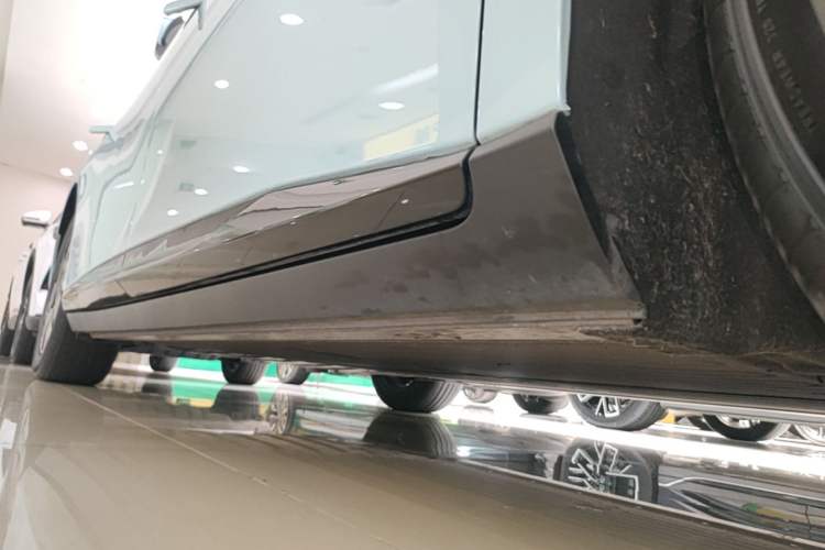 Used XPeng P7+ 2024 Long-Range Max Right Side Sill