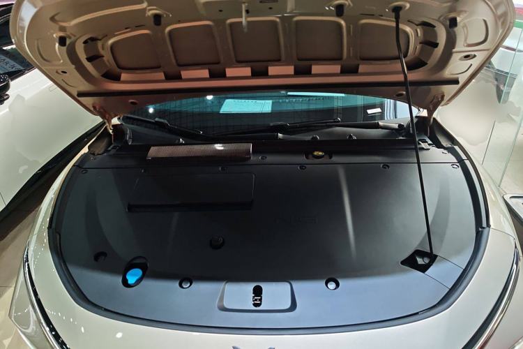 Used XPeng P7+ 2024 Ultra-Long Range Max Engine Bay
