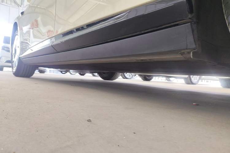 Used XPeng P7+ 2024 Long-Range Max Left Side Sill