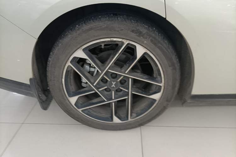Used XPeng P7+ 2024 Long-Range Max Right Rear Wheel Hub