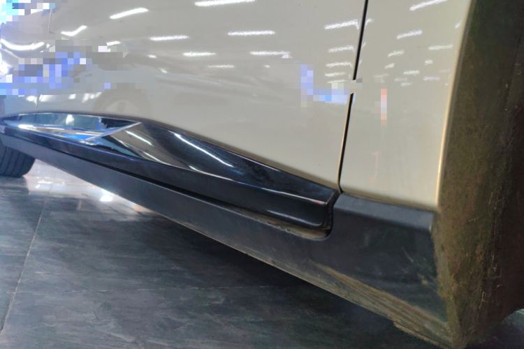 Used XPeng P7+ 2024 Long-Range Max Right Side Sill