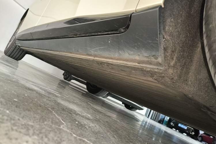 Used XPeng P7+ 2024 Ultra-Long Range Max Right Side Sill