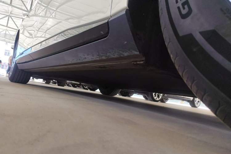 Used XPeng P7+ 2024 Long-Range Max Right Side Sill