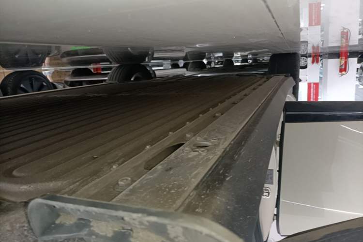 Used XPeng P7+ 2024 Long-Range Max Right Side Sill