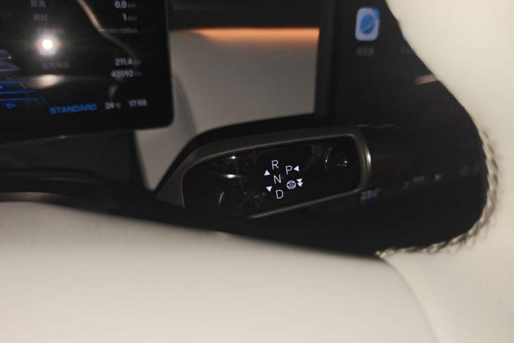 Used XPeng P7+ 2024 Long-Range Max Gear Lever