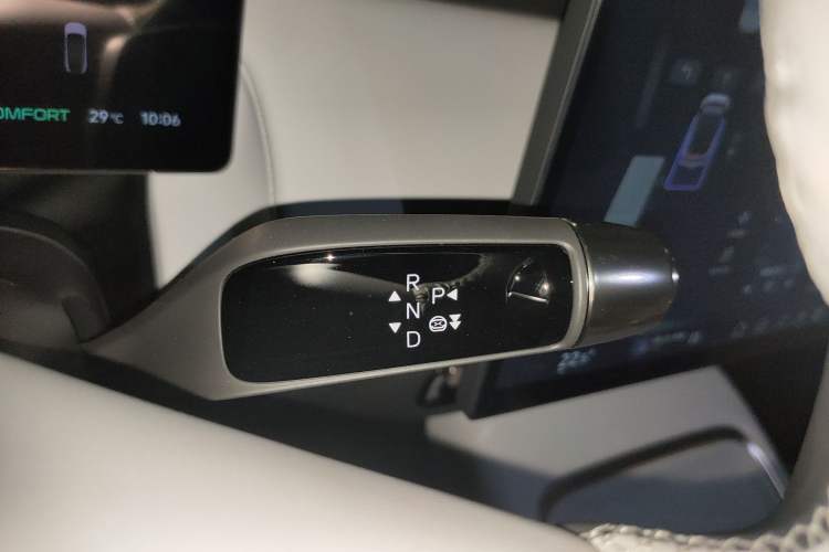 Used XPeng P7+ 2024 Long-Range Max Gear Lever