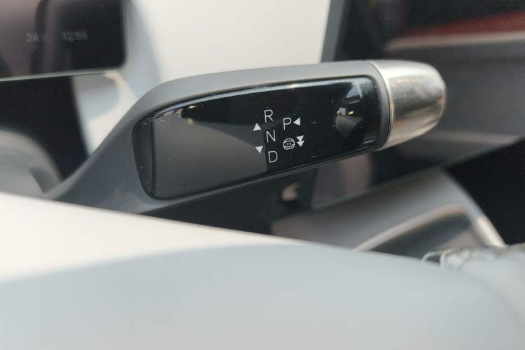 Used XPeng P7+ 2024 Long-Range Max Gear Lever