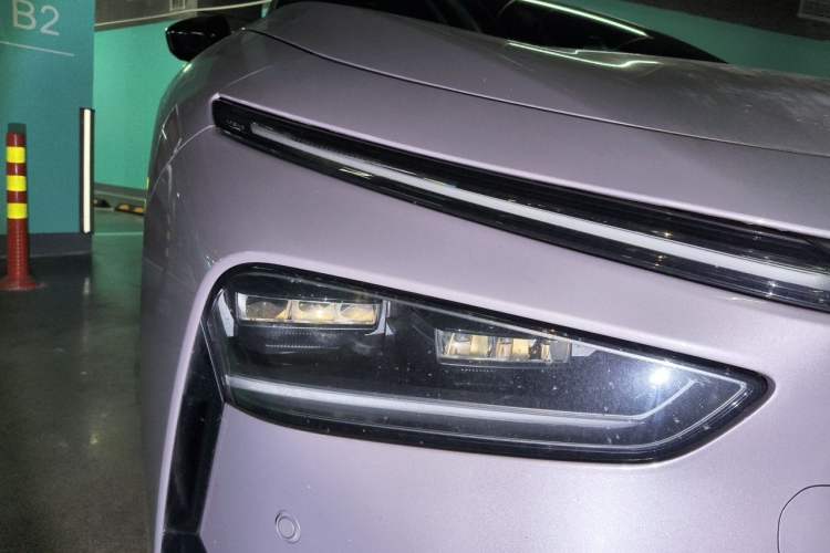 Used XPeng P7+ 2024 Long-Range Max Right Front Headlight