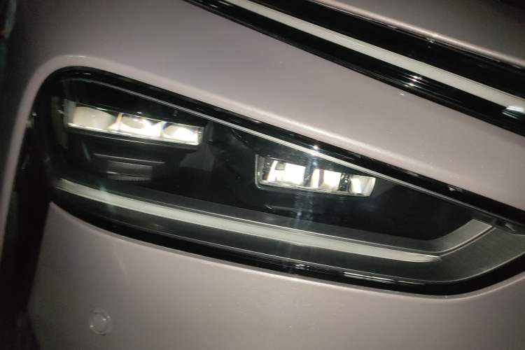 Used XPeng P7+ 2024 Long-Range Max Right Front Headlight