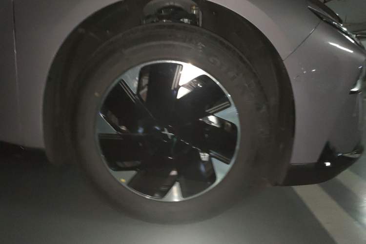 Used XPeng P7+ 2024 Long-Range Max Right Front Wheel Hub