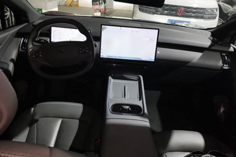 Used XPeng P7+ 2024 Long-Range Max Center Console