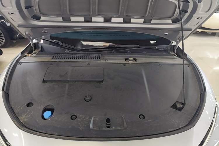 Used XPeng P7+ 2024 Ultra-Long Range Max Engine Bay