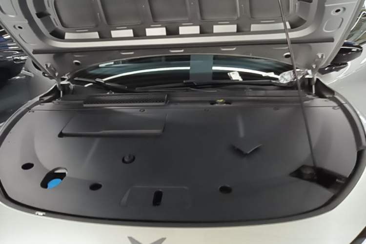 Used XPeng P7+ 2024 Long-Range Max Engine Bay