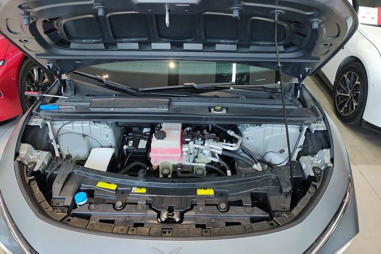 Used XPeng P7+ 2024 Ultra-Long Range Max Engine Bay