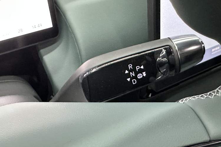 Used XPeng P7+ 2024 Limited Edition Max Gear Lever
