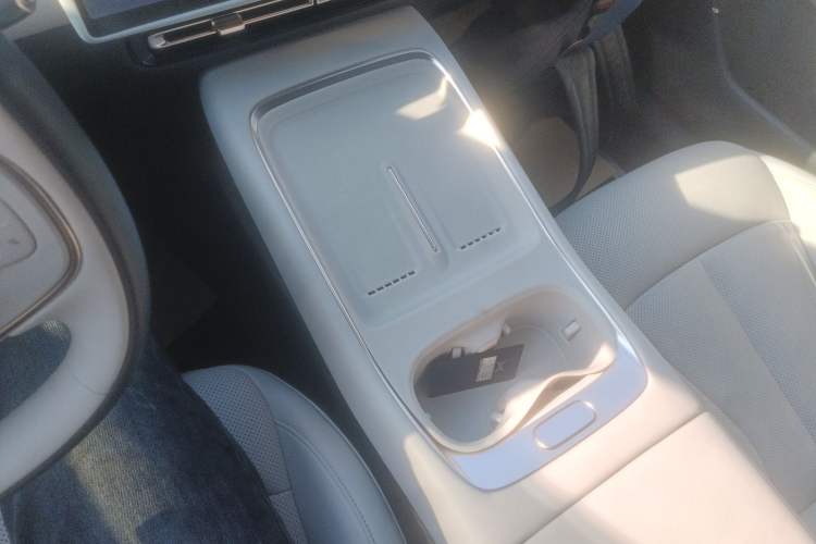 Used XPeng P7+ 2024 Ultra-Long Range Max Gear Lever