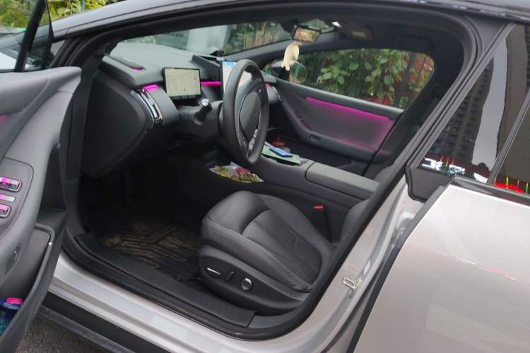 Used XPeng P7+ 2024 Long-Range Max Left Front Seat