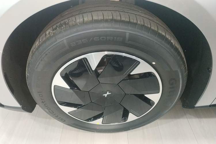 Used XPeng P7+ 2024 Long-Range Max Left Front Wheel Hub