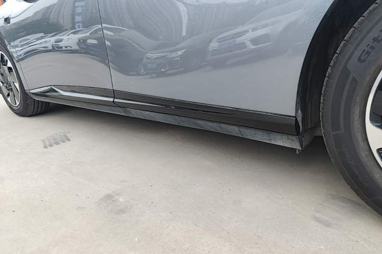 Used XPeng P7+ 2024 Long-Range Max Left Side Sill
