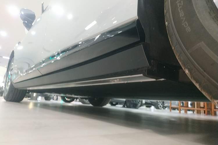 Used XPeng P7+ 2024 Long-Range Max Left Side Sill