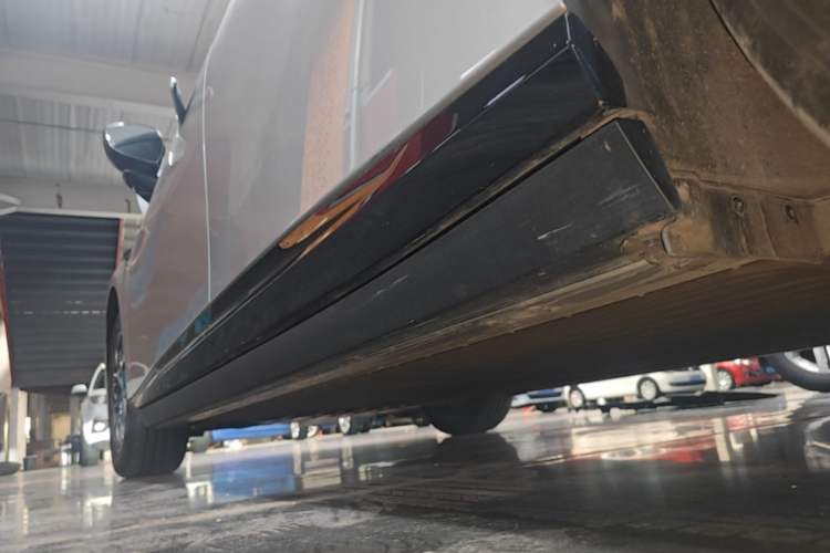 Used XPeng P7+ 2024 Long-Range Max Left Side Sill