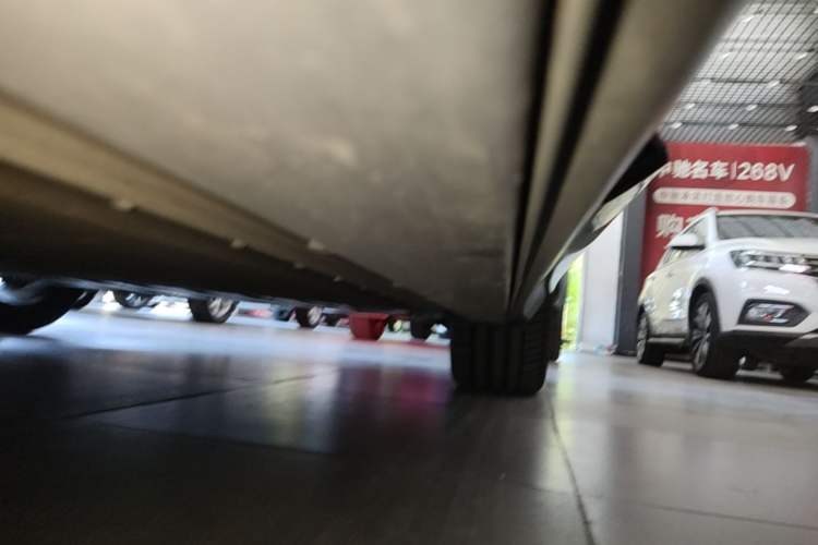 Used XPeng P7+ 2024 Long-Range Max Left Side Sill
