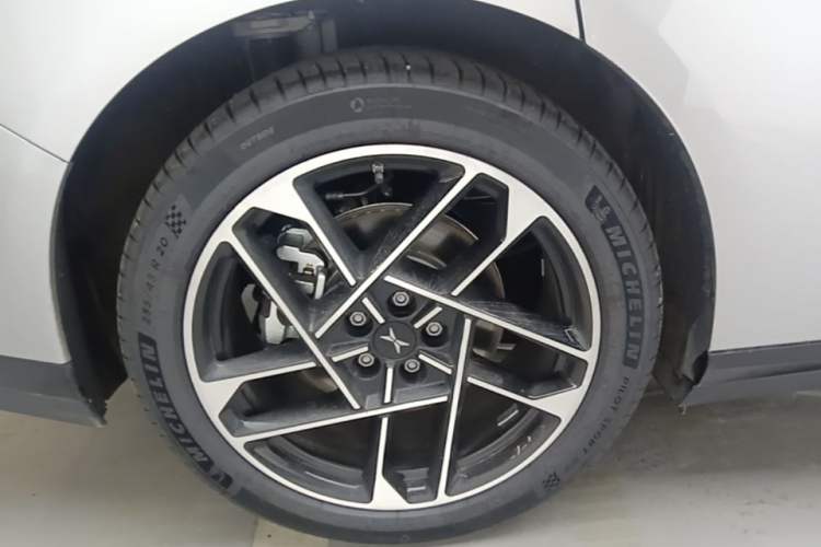 Used XPeng P7+ 2024 Long-Range Max Right Rear Wheel Hub