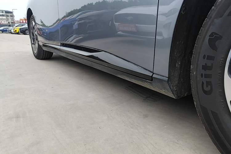 Used XPeng P7+ 2024 Long-Range Max Right Side Sill