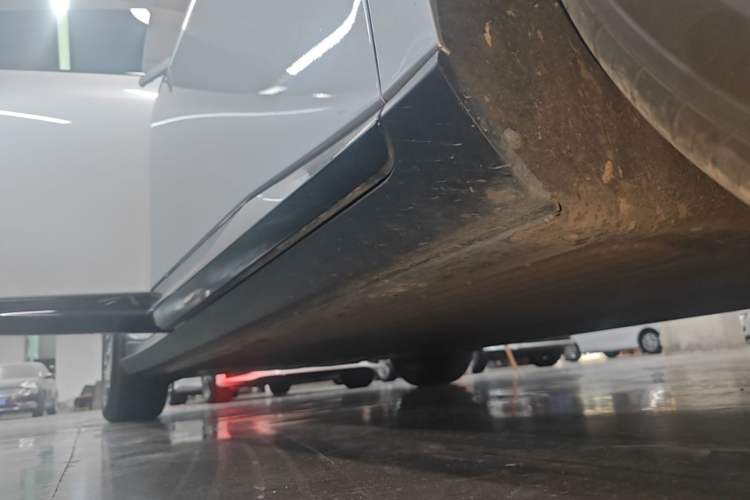 Used XPeng P7+ 2024 Long-Range Max Right Side Sill