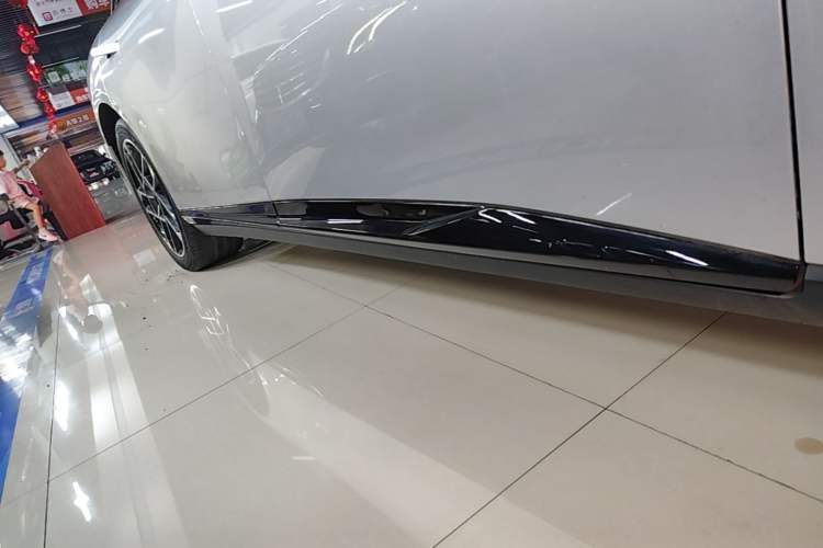 Used XPeng P7+ 2024 Ultra-Long Range Max Right Side Sill