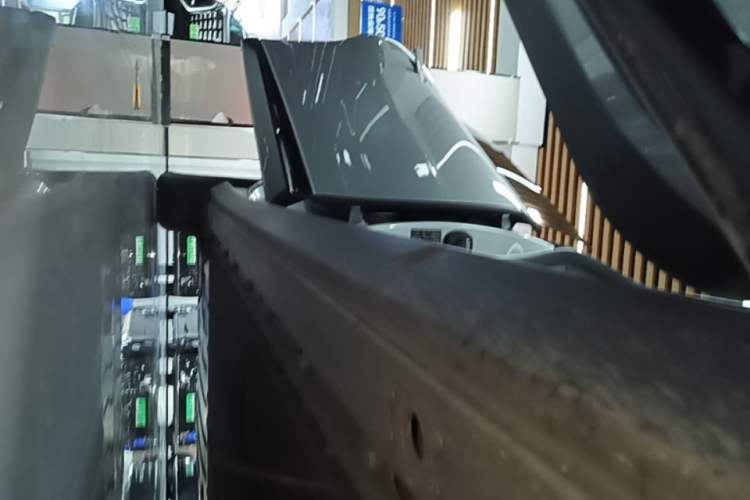 Used XPeng P7+ 2024 Long-Range Max Right Side Sill
